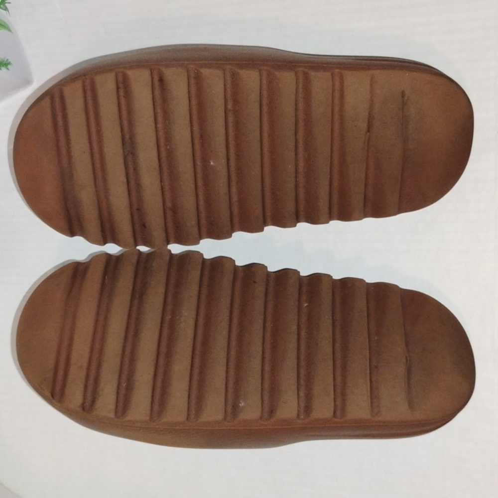 Yeezy Slides. Brown in Color. Men's size 10. - Picture 9 of 14